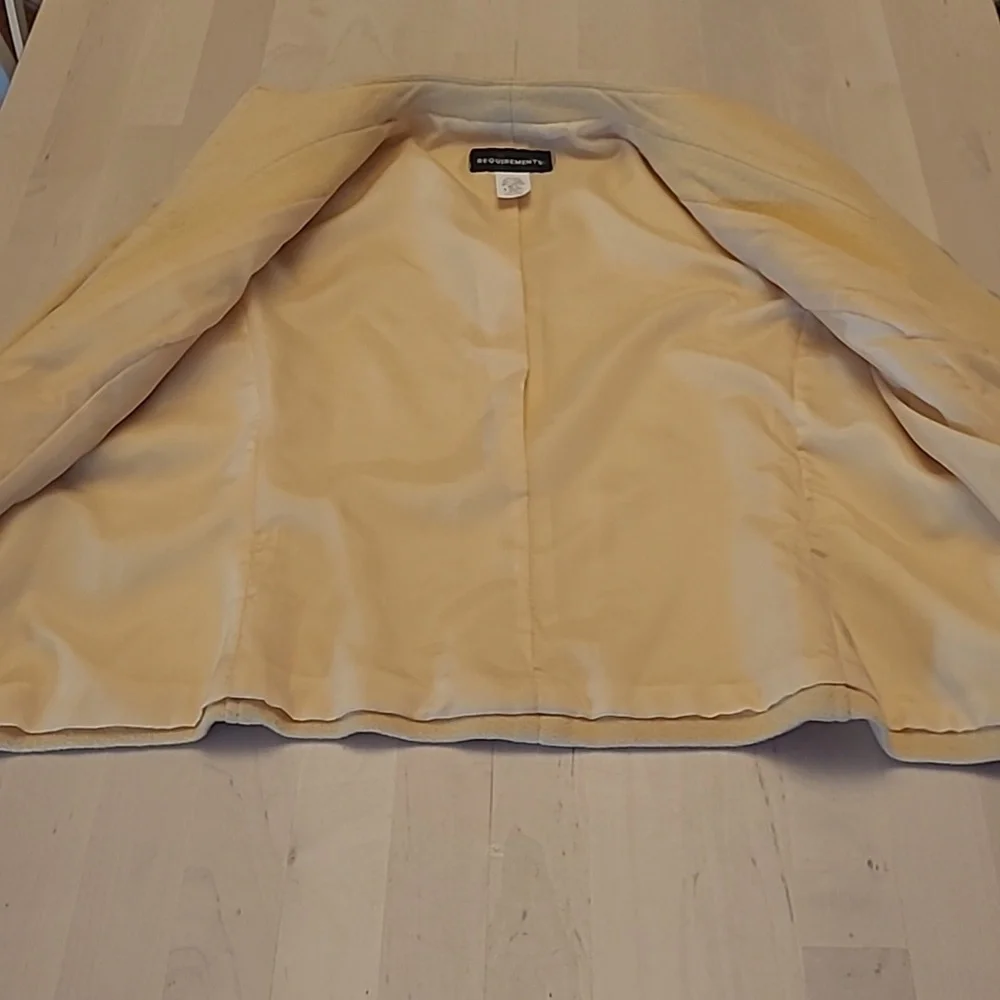 EUC VTG Requirements Butter Yellow Mock Neck Wool/Vicose Blazer with Pockets - Picture 9 of 10